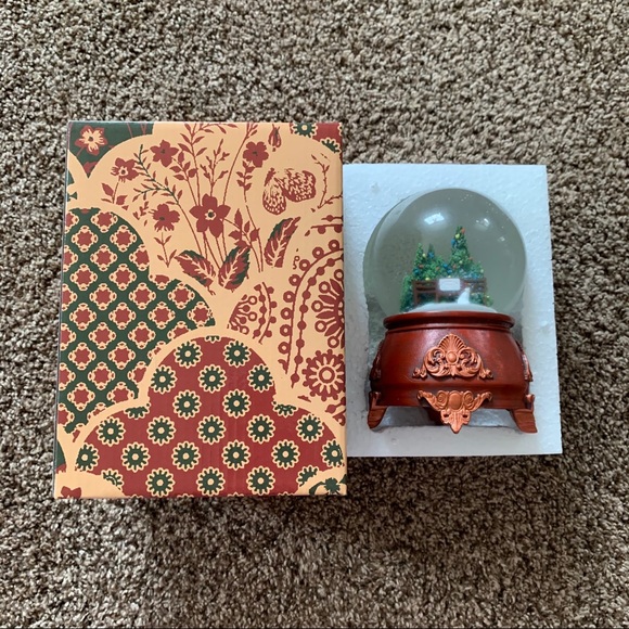 NEW Taylor Swift Snow Globe Christmas Tree Farm - Picture 3 of 14